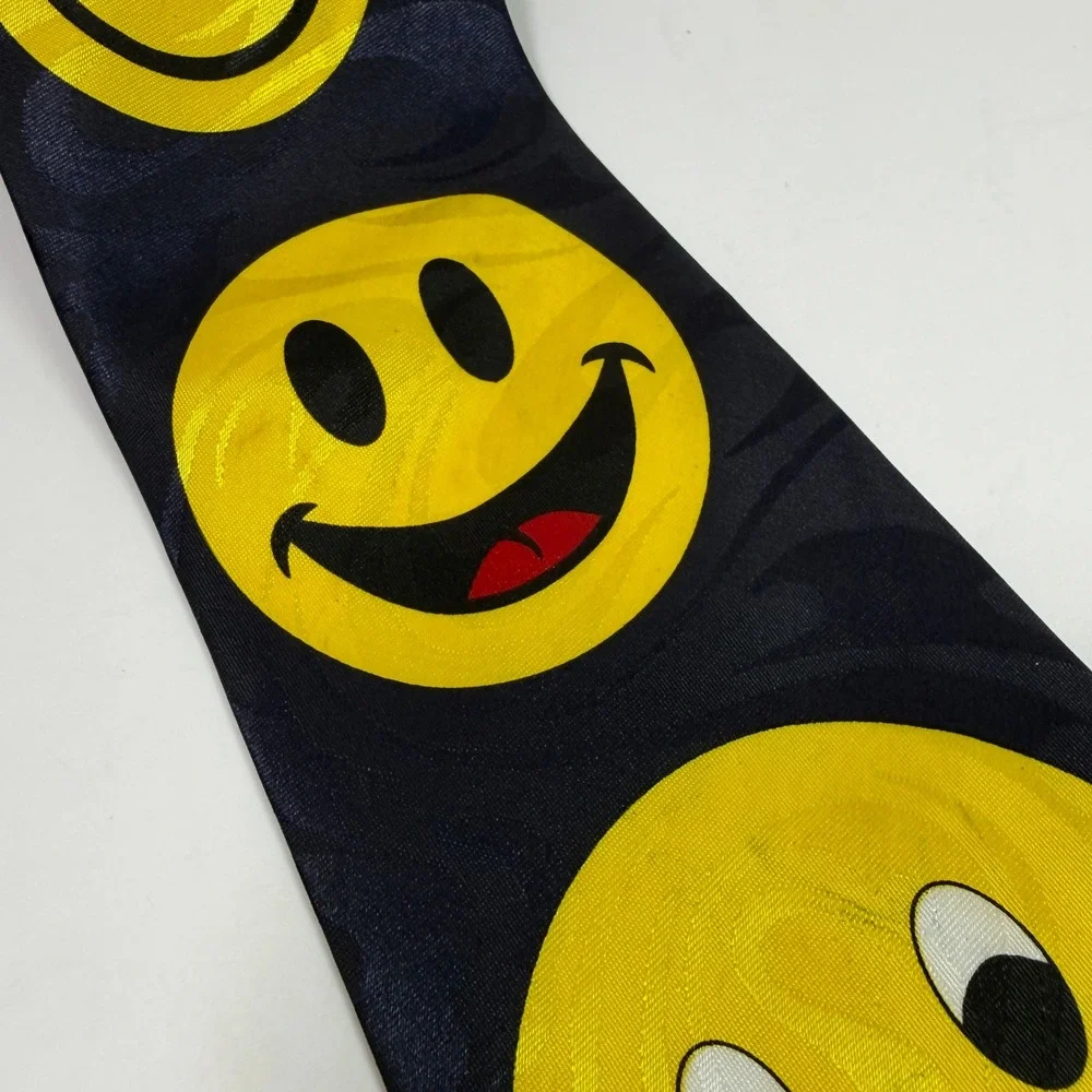 Fratello necktie features